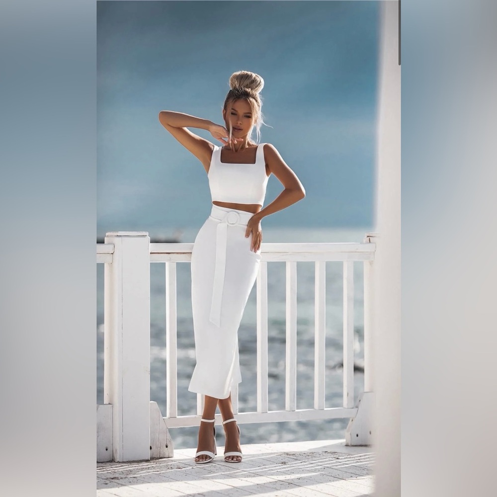 White high waisted pencil skirt